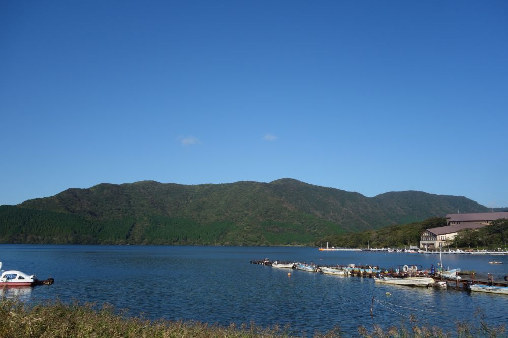 芦ノ湖。ボート遊びや釣りも楽しめる