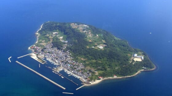 船を降りたら、猫と家守さんがお出迎え。有明海に浮かぶ小さな島で見つけた「また来たい」【今週のPick Up #27 湯島A邸】
